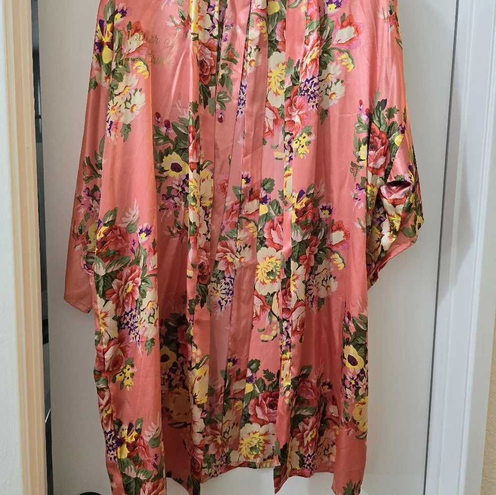 Robe - Picture 2 of 2